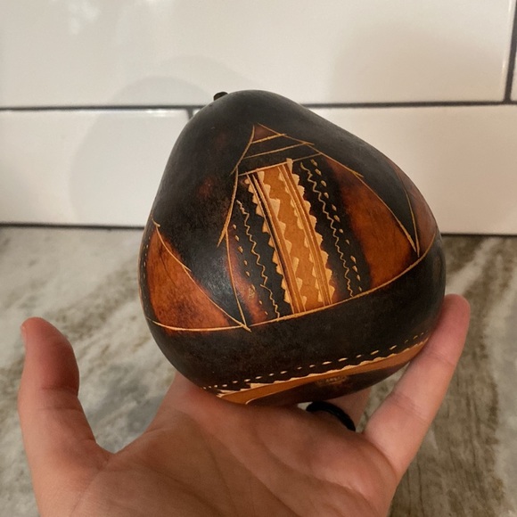 Vintage Folk Art Hand Carved Etched Gourd art Peruvian Woman.Folksy artsy rustic - Picture 3 of 8
